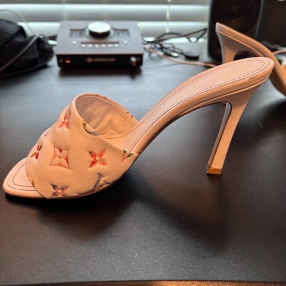LOUIS VUITTON Revival Mule Blanc - Picture 7 of 10